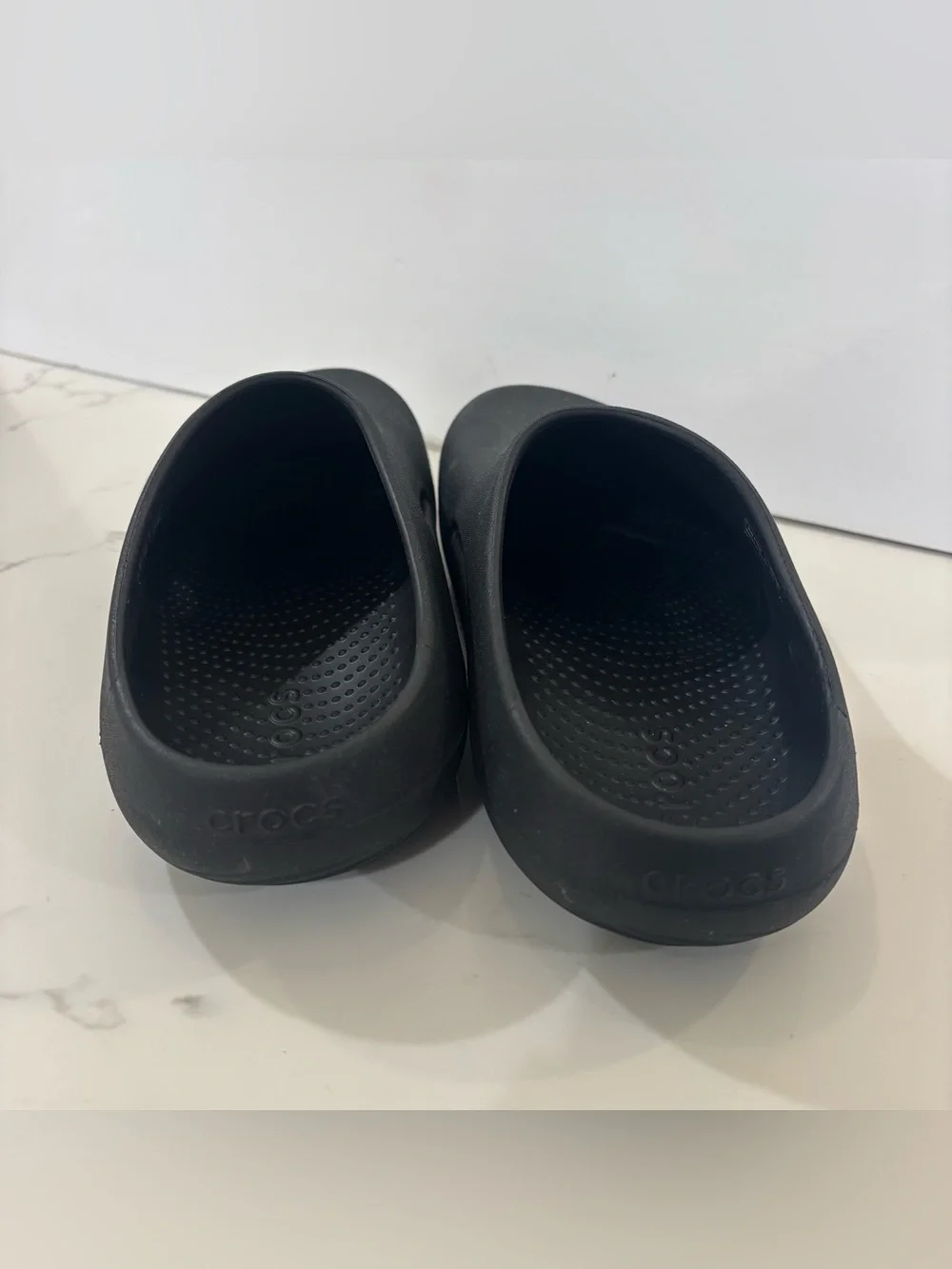 Black Crocs Unisex-Adult Mellow Clogs Men’s 7/ women’s 9